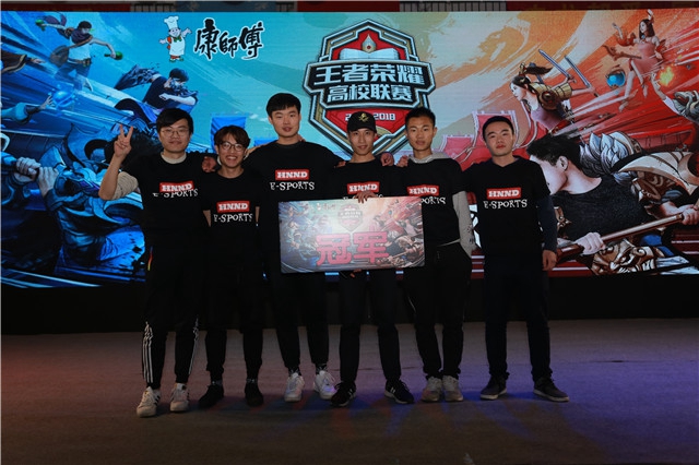 目光转向了 目光转向了