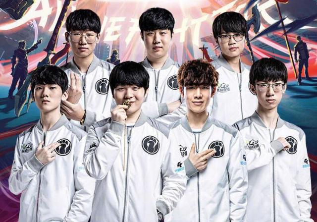 扮演关键角 扮演关键角