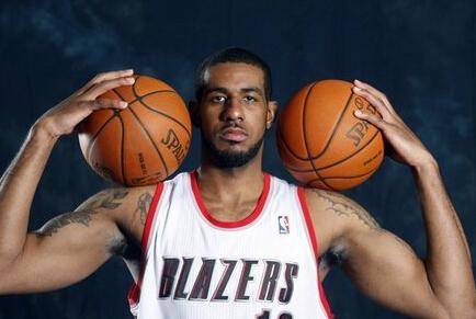 另一位則在 另一位則在